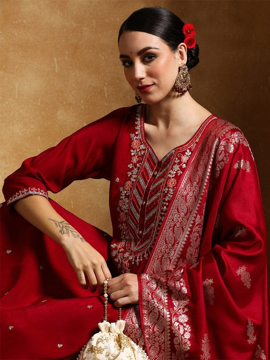 Varanga Women Floral Embroidered Regular Kurta