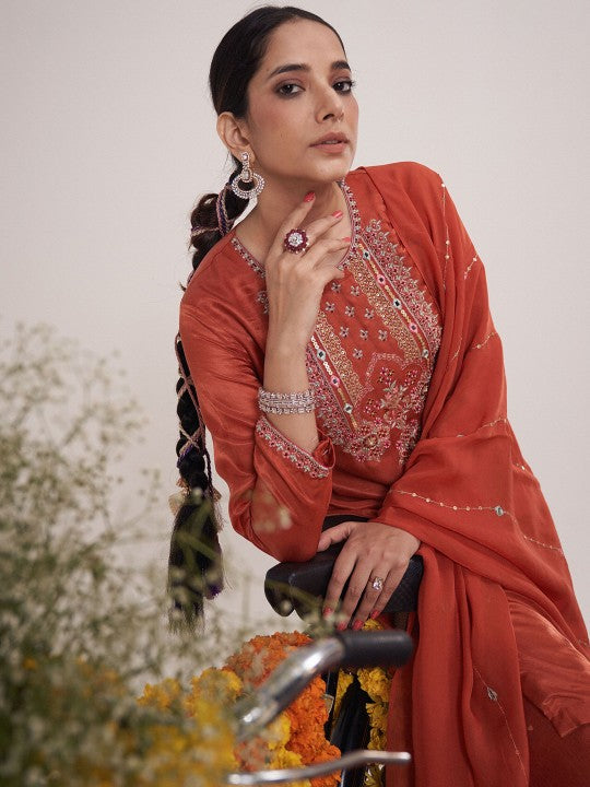 HIRIKA&DHRUTI Women Embroidered Regular Kurta