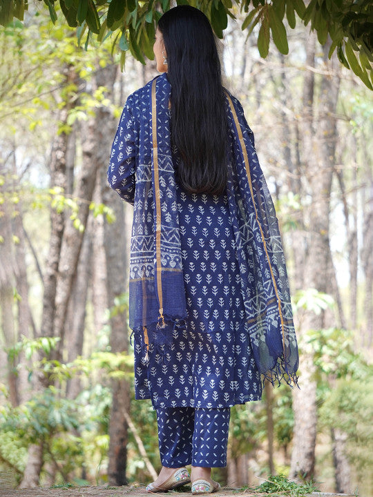 Bahe Kurtiz Women Floral Printed Square Neck Kurta with Trousers & Dupatta