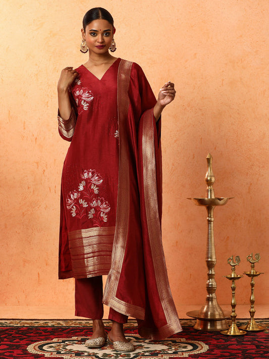 Jaipur Kurti Floral Embroidered Sequinned V-Neck Straight Kurta With Trousers & Dupatta