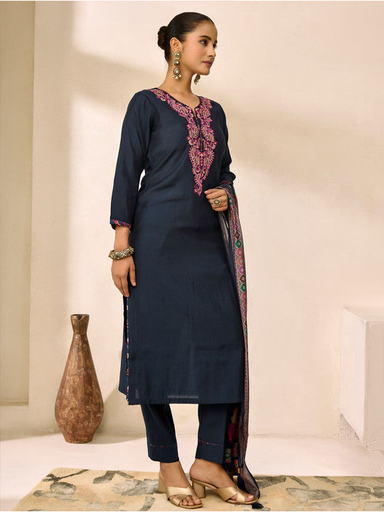 WOMEN PLUS Women Paisley Yoke Design Thread Work Kurta With Trousers & Dupatta
