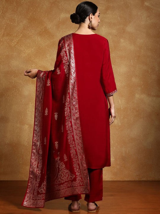 House of Pataudi Floral Embroidered Sequinned Sweetheart Neck Kurta