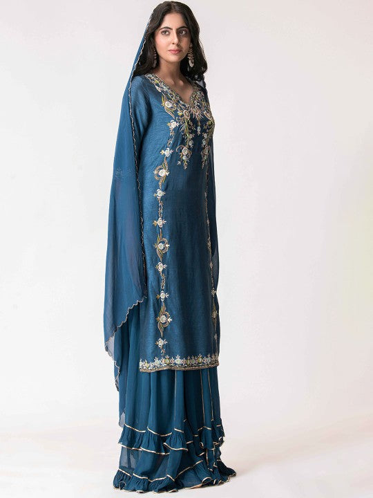 The Front Row Women Floral Embroidered Silk Kurta