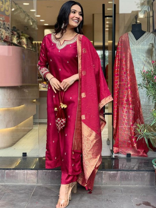 AARIV FASHION Women Ethnic Motifs Straight Kurta