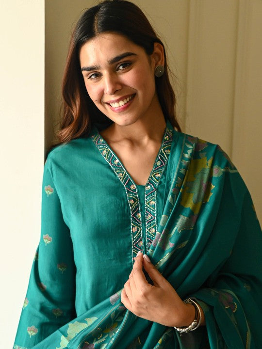 DIVASTRI Women Floral Printed Regular Gotta Patti Kurta