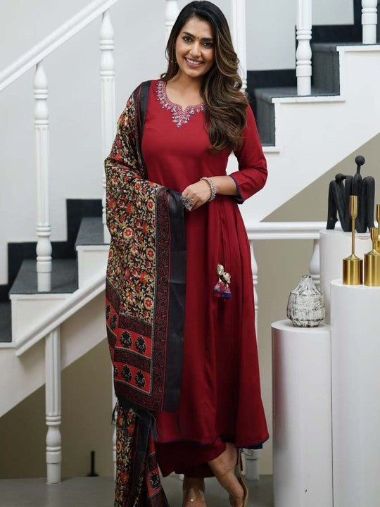 DIVASTRI Women Ethnic Motifs Embroidered Regular Kurta with Trousers & With Dupatta