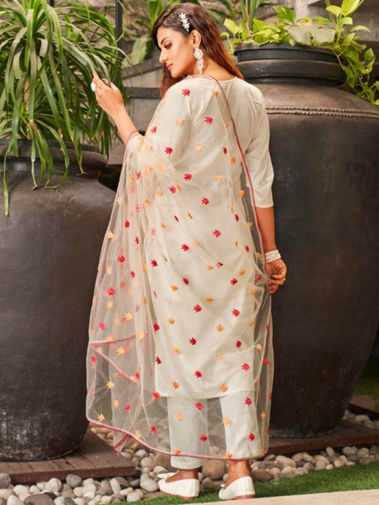 Storebrite Floral Embroidered Round Neck Straight Kurta With Trousers & Dupatta