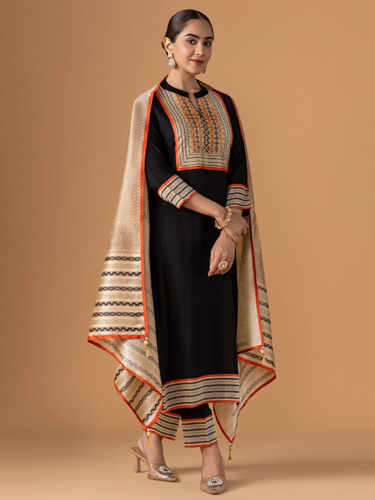 WOMEN PLUS Women Black Rayon Suit Set With Dupatta