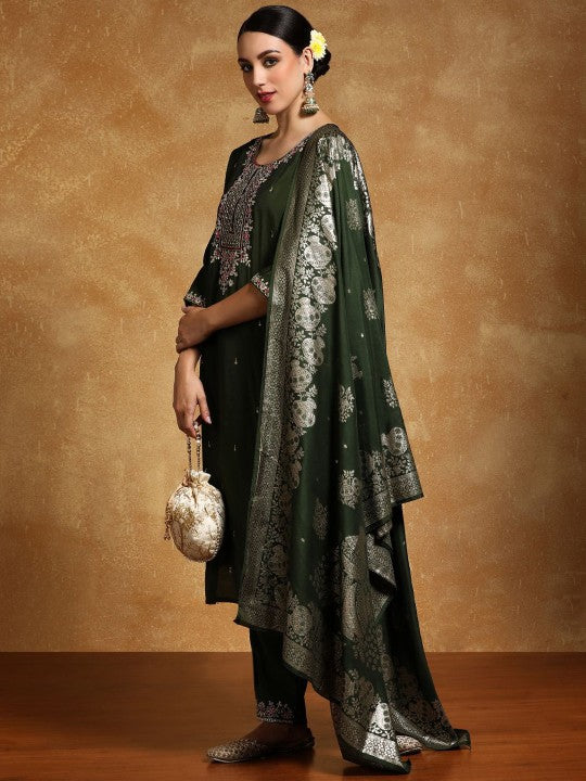 House of Pataudi Embroidered Straight Kurta