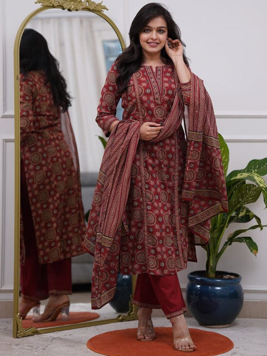 Art Avenue Floral Printed V-Neck Pure Cotton Kurta With Trousers