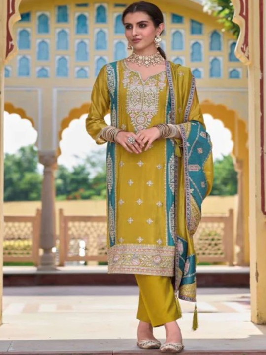 Bel a Vous Ethnic Motifs Embroidered Notch Neck Pure Silk Kurta