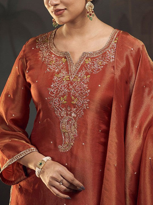HIRIKA&DHRUTI Women Embroidered Kurta
