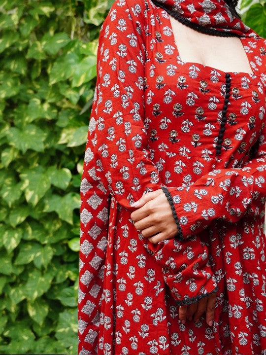 Aavanya Women Printed Pure Cotton Kurta Sets