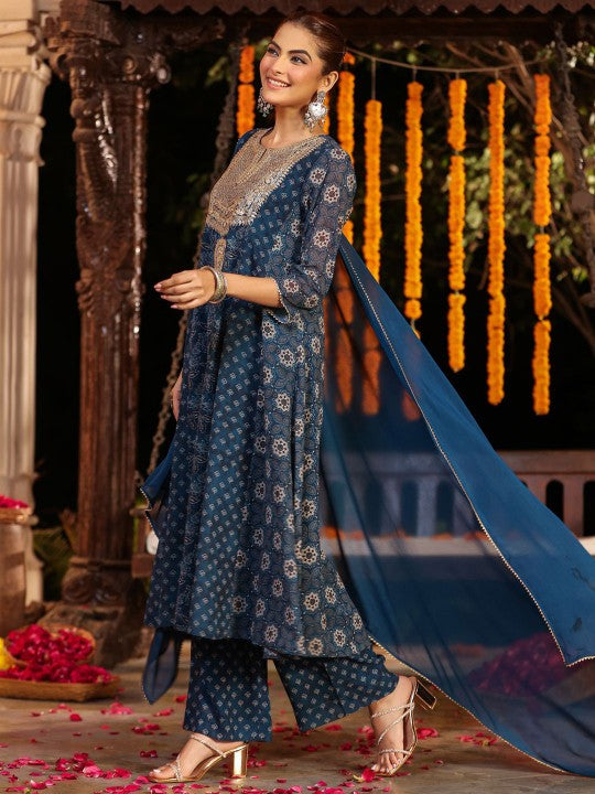 Women Floral Printed Panelled Sequinned Kurta