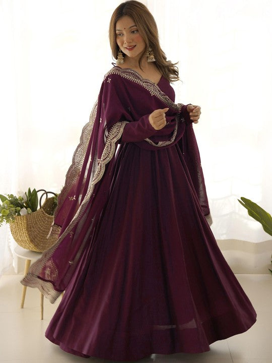 BAHU PALACE Women Floral Yoke Design Thread Work Chanderi Silk Kurta