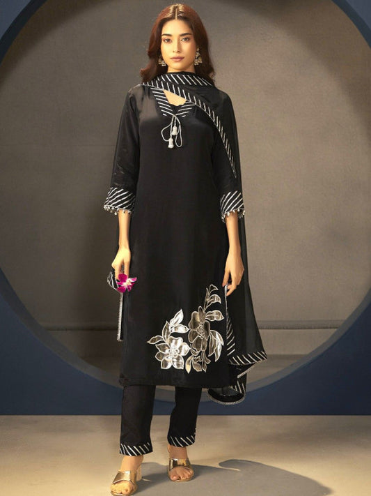 AUTUMN LANE Women Floral Printed Kurta with Trousers & Dupatta