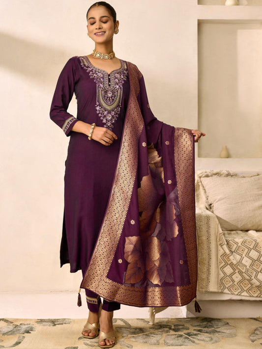 WOMEN PLUS Women Embroidered Regular Thread Work Kurta & Trousers With Dupatta
