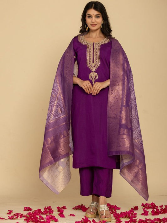 Do Dhaage Ethnic Motifs Embroidered Regular Straight Kurta with Trousers & Dupatta