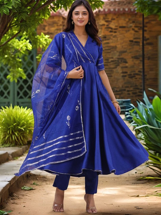 Aaghnya Women Solid Kurta