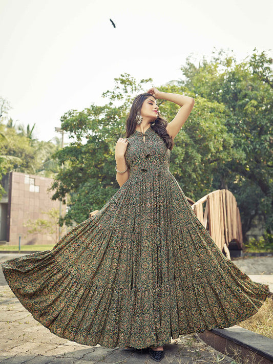 CHANSI Floral Printed Pleated Flared Maxi Dress
