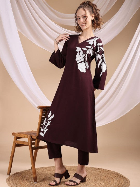 Tikhi Imli Embroidered V-Neck Kurta With Trousers Co-Ords