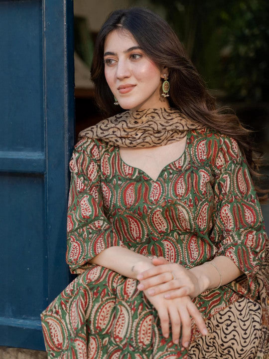 dearthank Women Green Kurta Sets