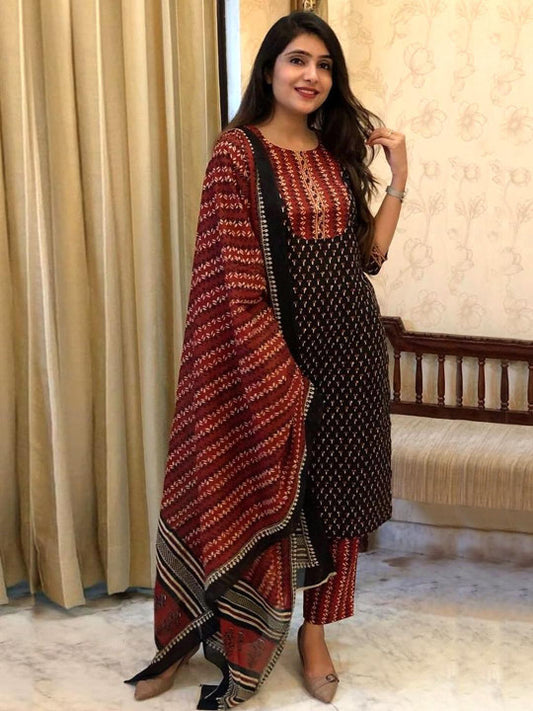 Ethnic basket Women Black Cotton Blend Kurta Sets With Dupatta
