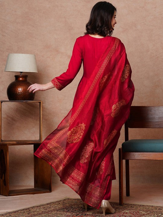 DIVASTRI Magic V-Neck Panelled Anarkali Kurta With Trousers & Dupatta