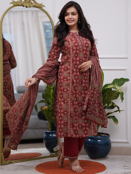 Art Avenue Floral Printed V-Neck Pure Cotton Kurta With Trousers