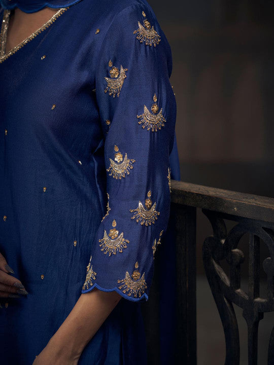 HIRIKA&DHRUTI Women Embroidered Kurta with Harem Pants & With Dupatta