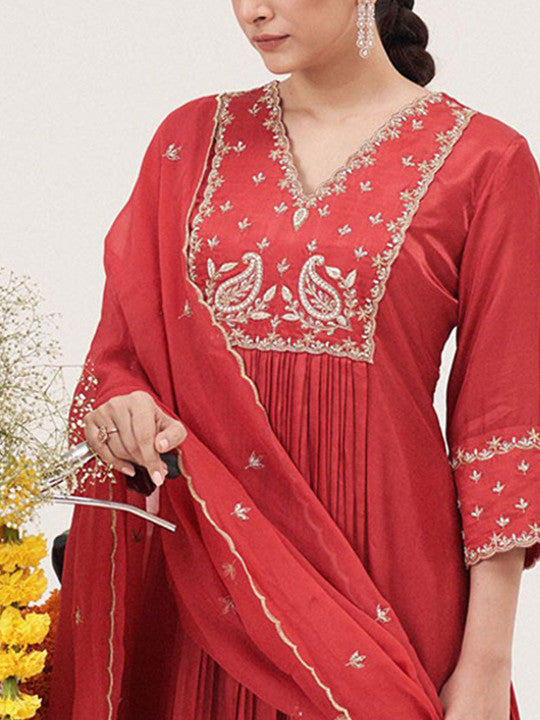 HIRIKA&DHRUTI Women Embroidered Kurta with Harem Pants & With Dupatta