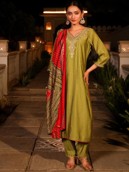 Aralia Women Floral Solid Kurta with Trousers & Dupatta