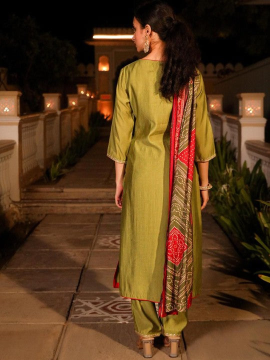 Aralia Women Floral Solid Kurta with Trousers & Dupatta