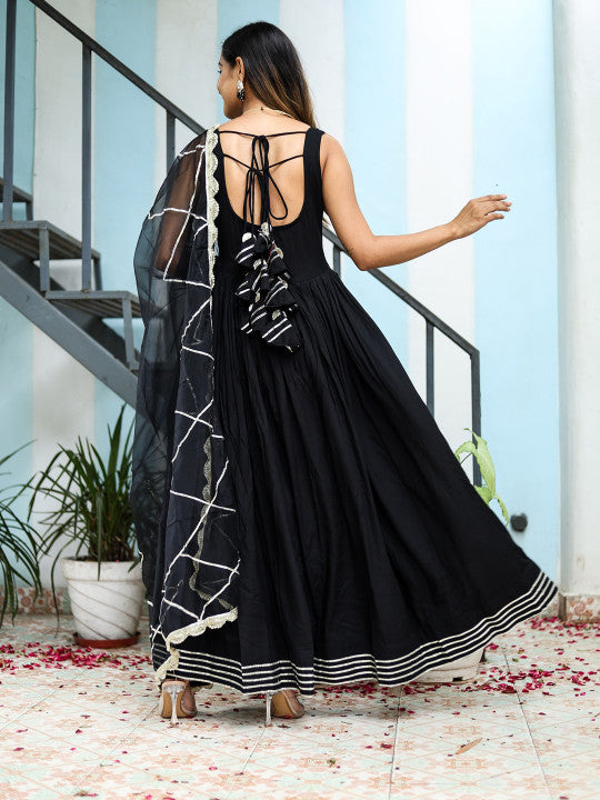 HERE&NOW Women Solid Anarkali Kurta with Trousers & Dupatta