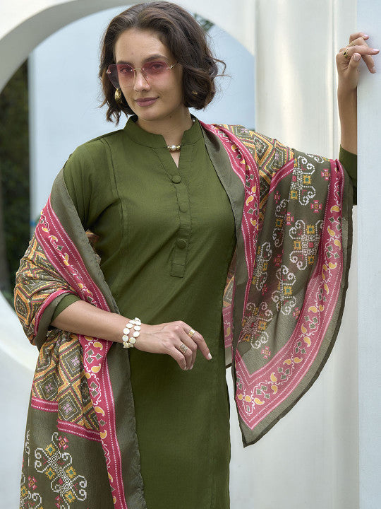 DEVATITHI Women Green Vatican Kurti Pant And Dupatta