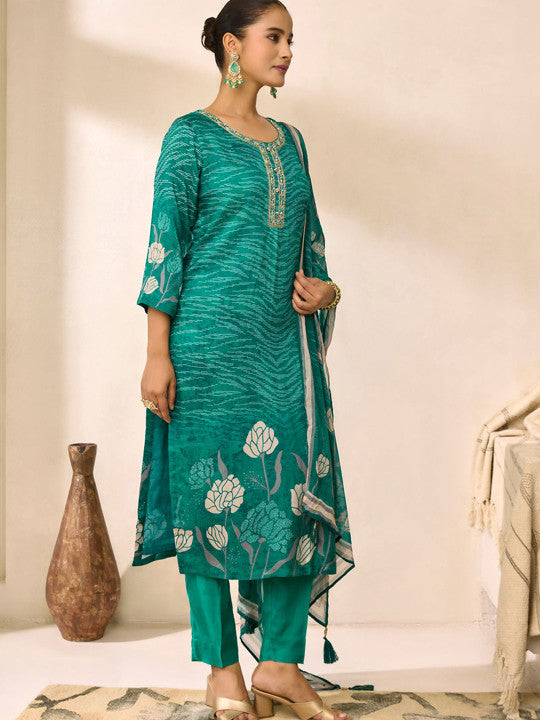 WOMEN PLUS Women Embellished Pure Muslin Silk Suit Set 4329