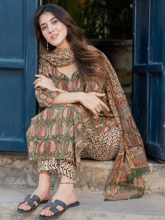dearthank Women Green Kurta Sets