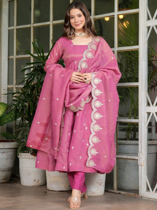Emaira Women Ethnic Motifs Embroidered Panelled Silk Georgette Kurta