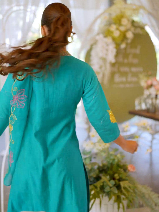 Indo Era Women Floral Embroidered Regular Thread Work Kurta with Trousers & With Dupatta