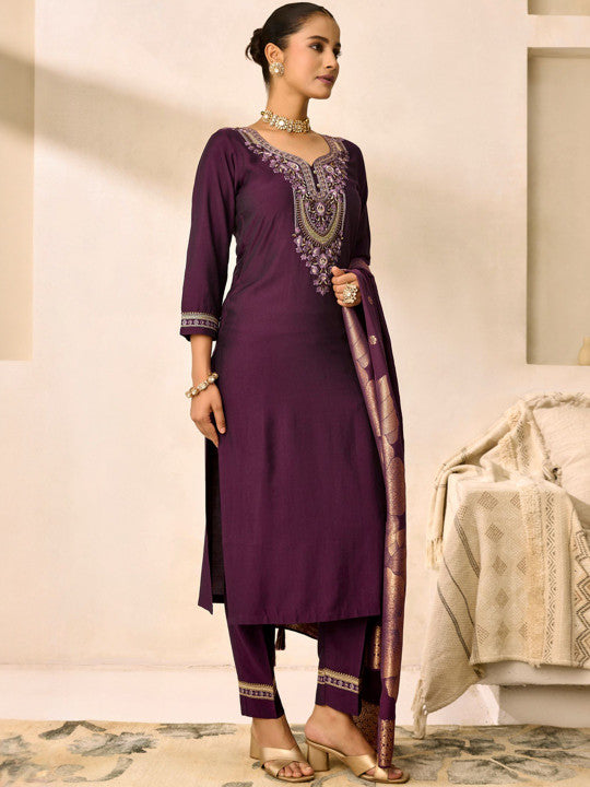 WOMEN PLUS Women Embroidered Regular Thread Work Kurta & Trousers With Dupatta