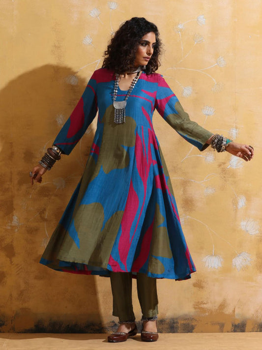 trueBrowns Women Printed Regular Kurta with Trousers