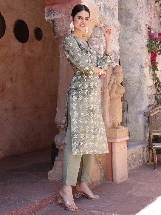 Taavi Ethnic Motifs Batik Printed Straight Kurta with Trouser & Dupatta