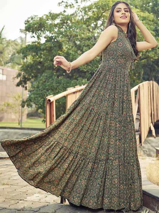 CHANSI Floral Printed Pleated Flared Maxi Dress