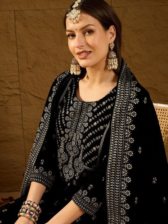 House of Pataudi Floral Embroidered Sequinned Straight Kurta