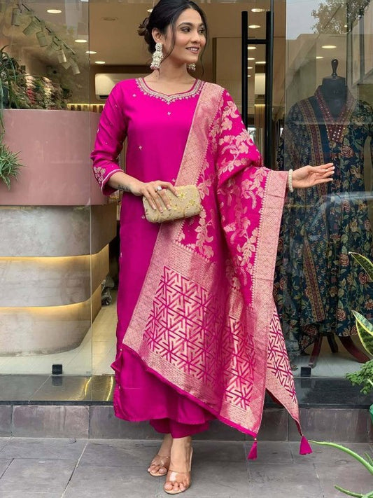 GUNVANTI FAB Women Solid Embroidered Kurta