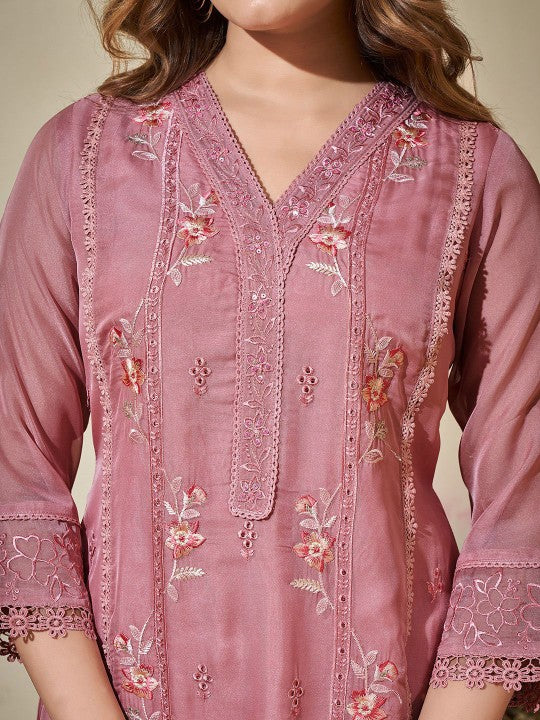 Ishin Women Floral Embroidered Regular Kurta