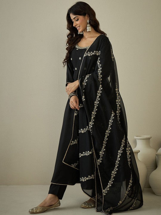 Inddus Women Floral Embroidered Regular Sequinned Kurta