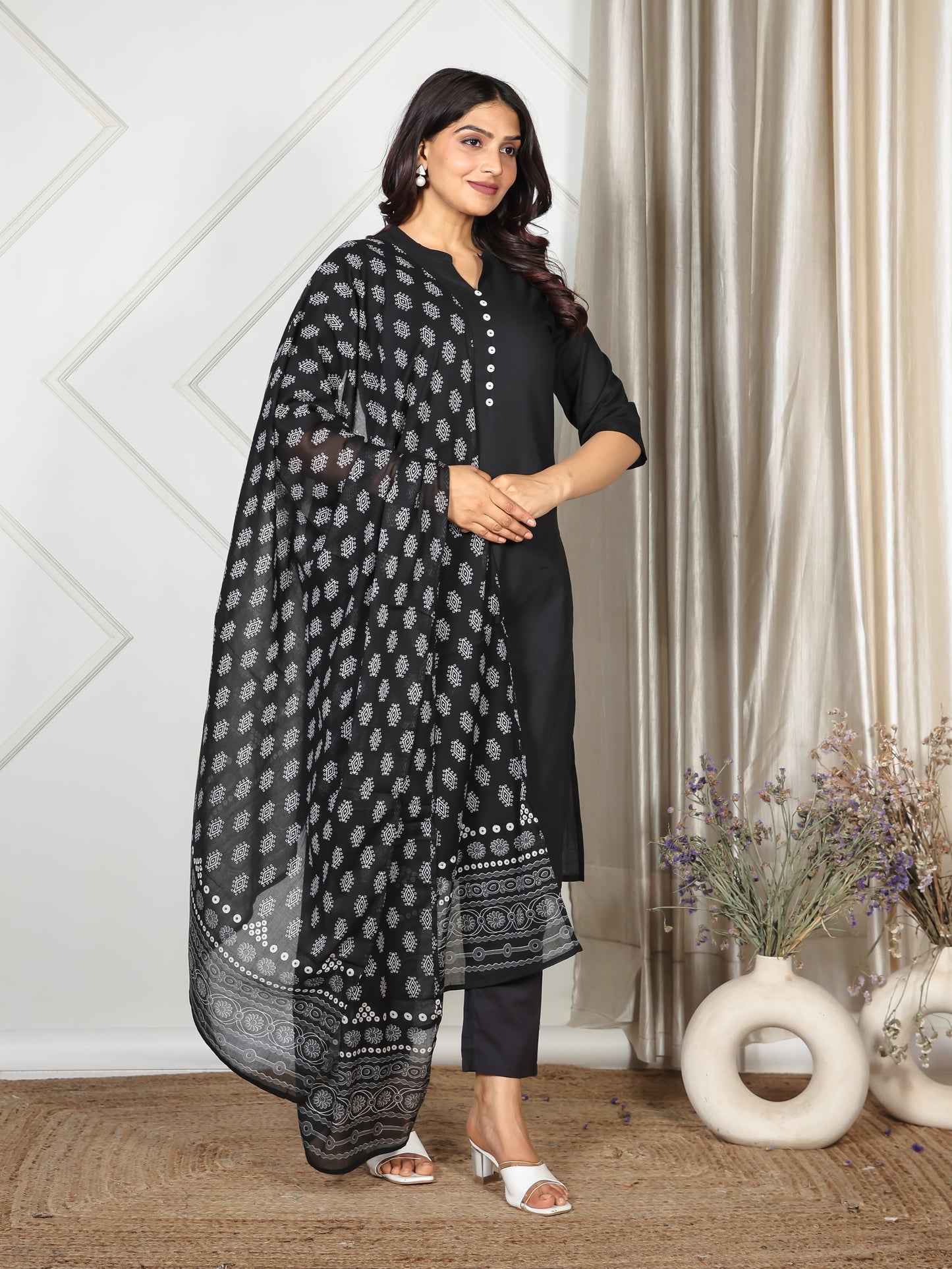 Cotton Voile Butti Black Dupatta