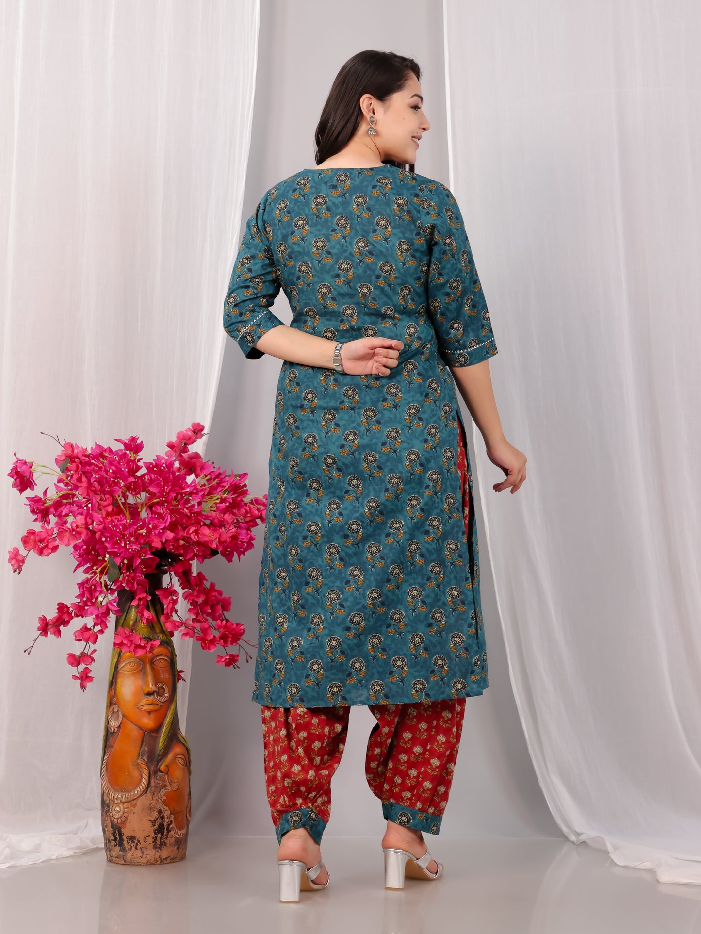 Embroidered Soft Cotton Floral Straight Turquoise Kurta