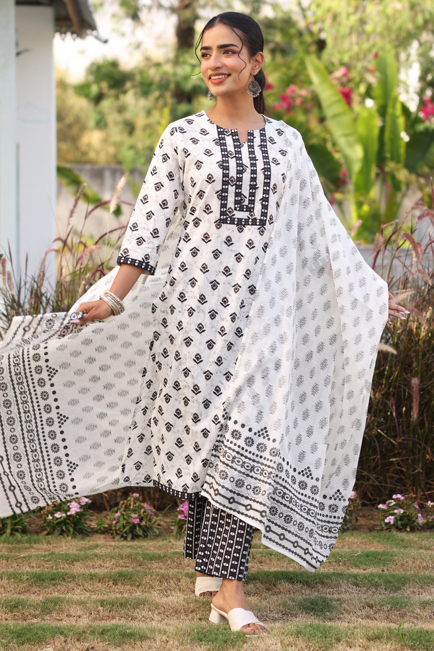 Cotton Voile Butti Off White Dupatta